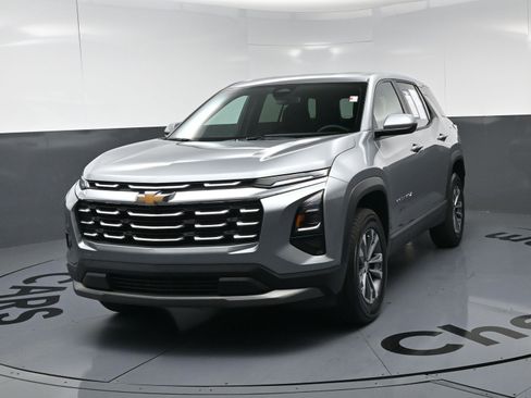 Used 2026 Chevrolet Equinox LT FWD image 11