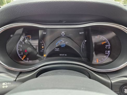 Used 2022 Jeep Grand Cherokee Laredo X RWD image 30
