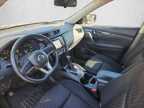 Used 2017 Nissan Rogue SV w/ SV Premium Package image 8