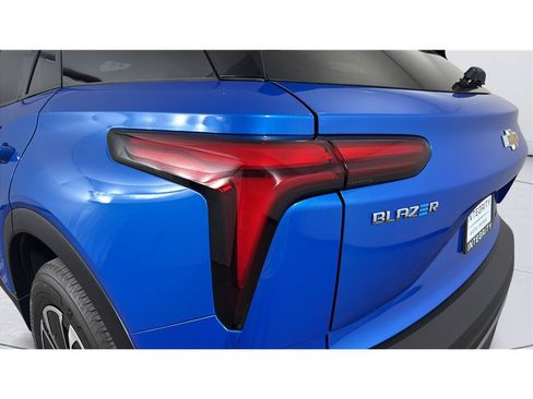 Used 2024 Chevrolet Blazer EV LT AWD/4WD image 38