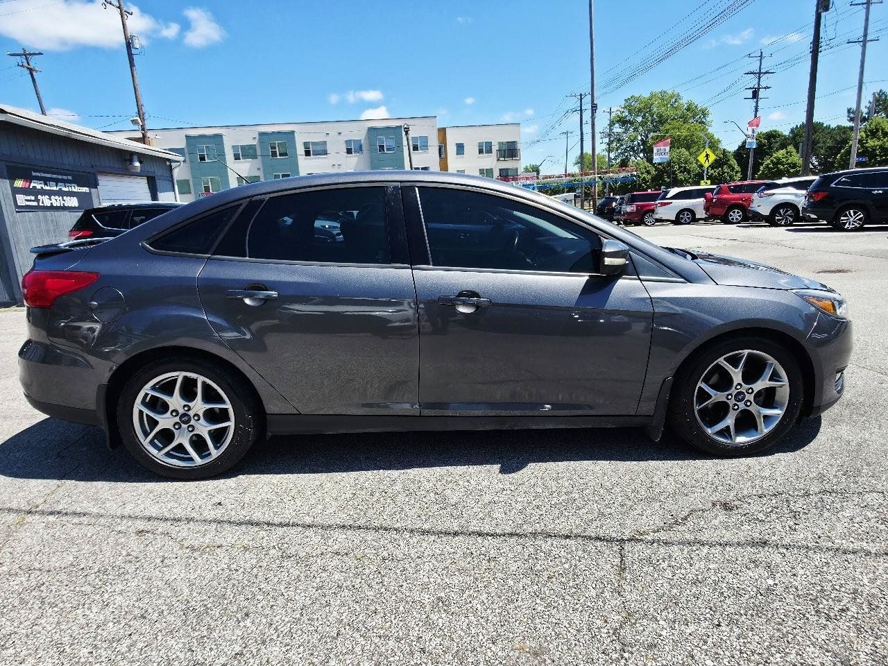 Used 2015 Ford Focus SE w/ Equipment Group 201A FWD image 4