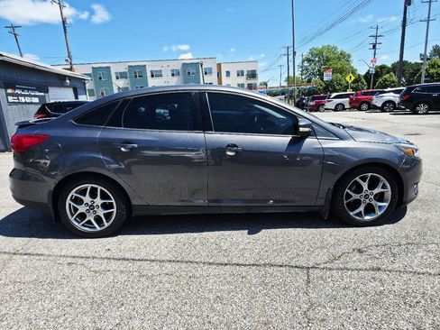 Used 2015 Ford Focus SE w/ Equipment Group 201A FWD image 4