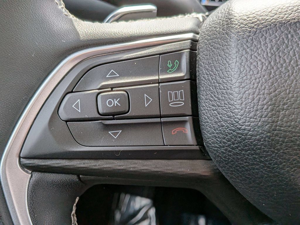Used 2023 Jeep Grand Cherokee Altitude AWD/4WD image 12