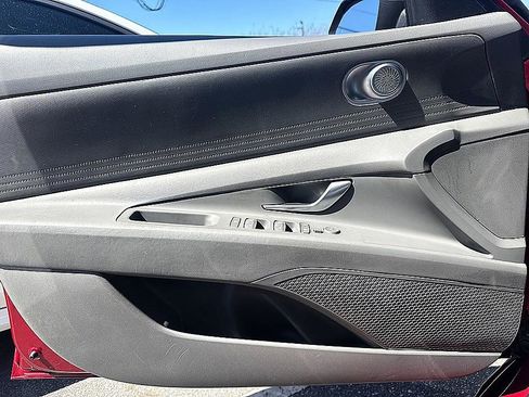 Certified 2025 Hyundai Elantra SE image 21