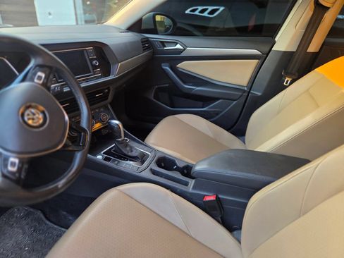 Used 2019 Volkswagen Jetta SE w/ Cold Weather Package FWD image 7