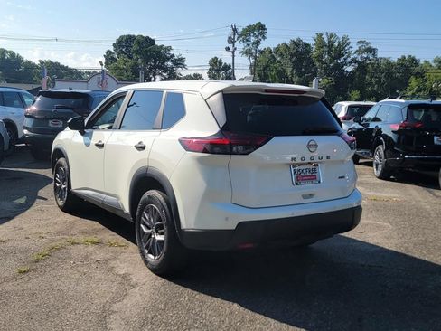Used 2024 Nissan Rogue S AWD/4WD image 7