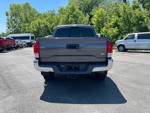 Used 2017 Toyota Tacoma SR5 RWD image 6