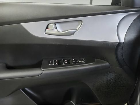Used 2024 Kia Forte LXS w/ LXS Technology Package FWD image 17