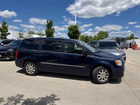Used 2013 Chrysler Town & Country Touring FWD image 3