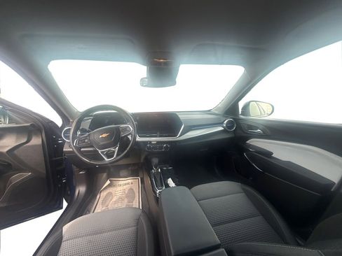 Used 2024 Chevrolet Trax LT w/ Driver Confidence Package FWD image 9