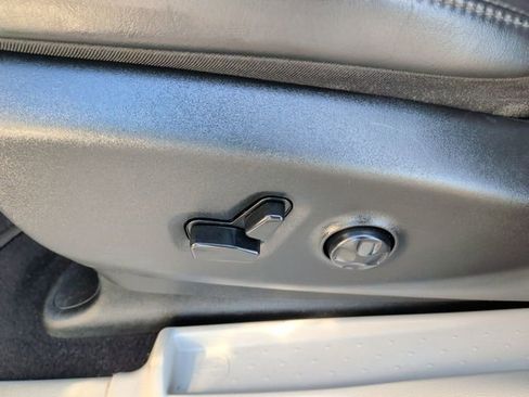 Used 2023 Chrysler Pacifica Touring-L FWD image 19