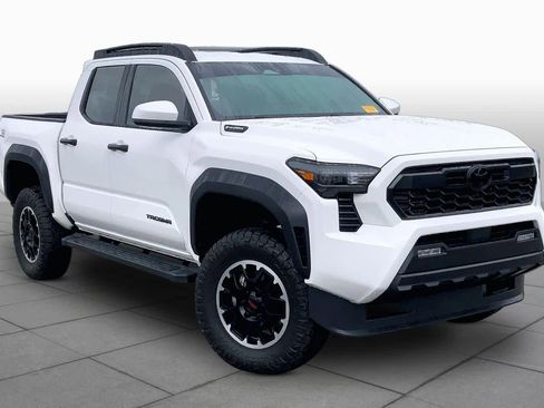 Used 2026 Toyota Tacoma TRD Off-Road AWD/4WD image 3