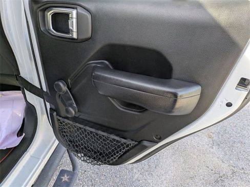 Used 2018 Jeep Wrangler Unlimited Sport image 27