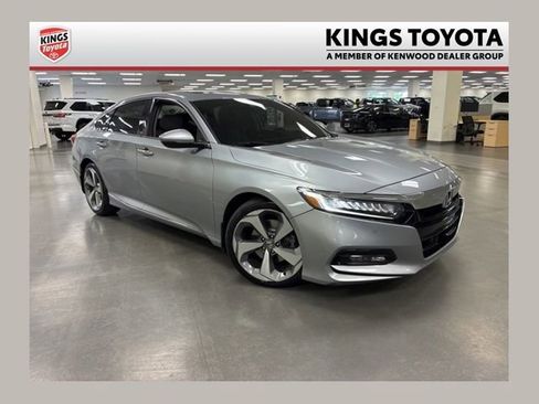 Used 2018 Honda Accord Touring image 1