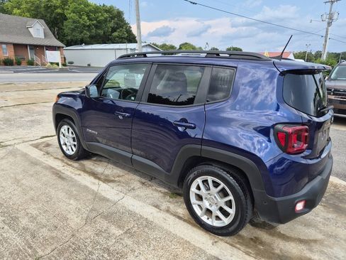 Used 2021 Jeep Renegade Latitude w/ Luxury Group I FWD image 4