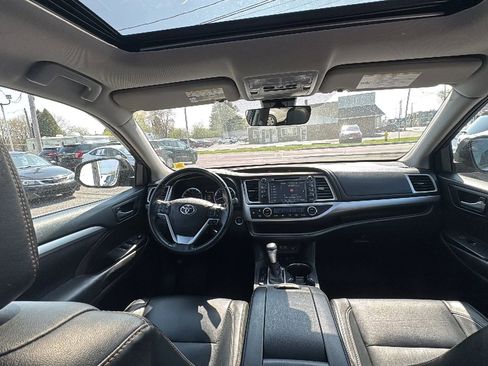 Used 2017 Toyota Highlander XLE image 13