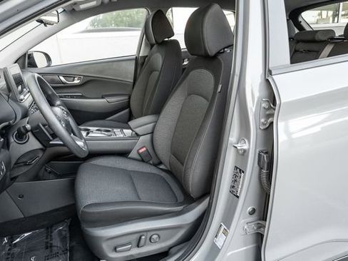 Used 2023 Hyundai Kona SE image 12