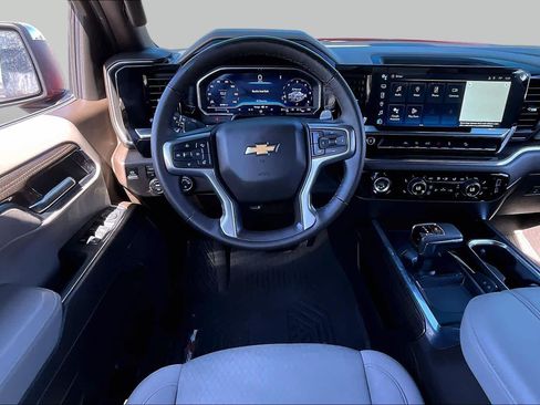 Used 2024 Chevrolet Silverado 1500 LT w/ Z71 Off-Road Package AWD/4WD image 6