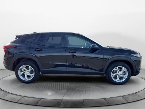 New 2026 Chevrolet Trax LS w/ LS Convenience Package FWD image 6