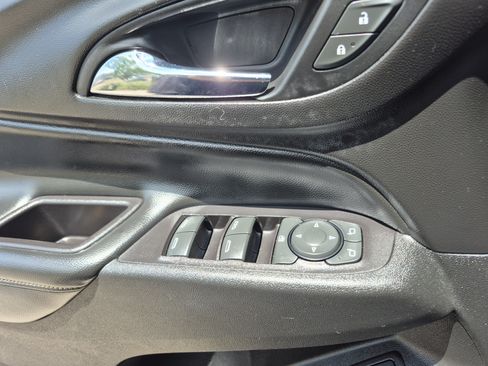 Used 2020 Chevrolet Equinox Premier AWD/4WD image 13