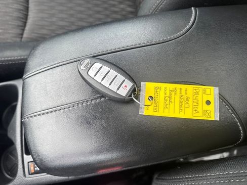 Used 2017 Nissan Rogue SV image 28