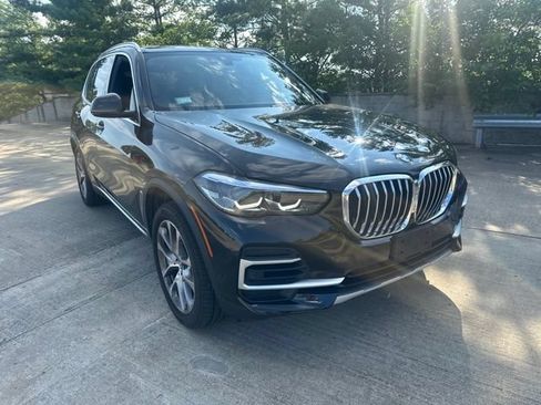 Used 2023 BMW X5 xDrive40i w/ Premium Package AWD/4WD image 2
