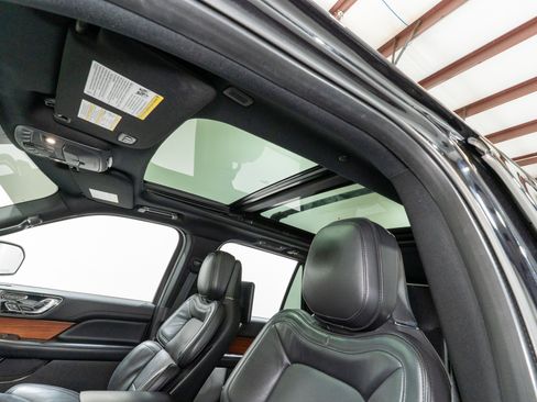 Used 2019 Lincoln Navigator L Reserve image 18