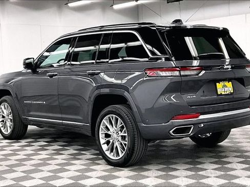 Used 2025 Jeep Grand Cherokee Summit AWD/4WD image 3
