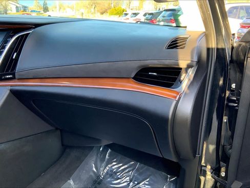 Used 2017 Cadillac Escalade ESV Premium Luxury image 18