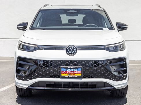 New 2026 Volkswagen Tiguan SE R-Line image 2