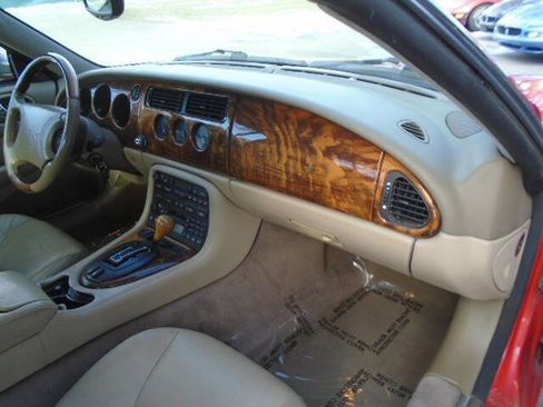 Used 1999 Jaguar XK8 Convertible image 13