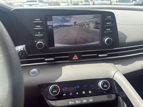 Used 2025 Hyundai Elantra Blue image 34