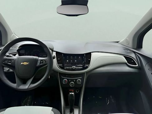 Used 2020 Chevrolet Trax LS w/ Tint and Cruise Package FWD image 27