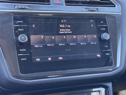 Used 2018 Volkswagen Tiguan SE image 18