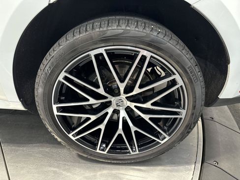 Certified 2023 Porsche Macan AWD/4WD image 12