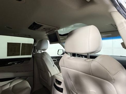 Used 2018 Cadillac Escalade Luxury AWD/4WD image 30