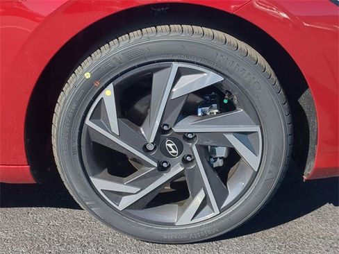 Used 2025 Hyundai Elantra Sport image 10