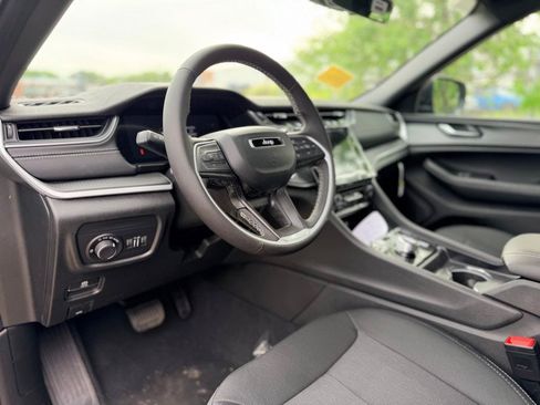 New 2026 Jeep Grand Cherokee L Laredo w/ MOPAR Finishing Package AWD/4WD image 10