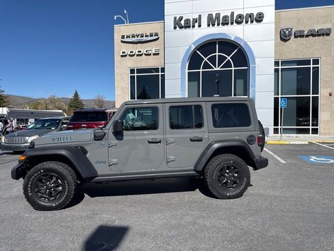 Used 2023 Jeep Wrangler Unlimited w/ Sun & Screen Package AWD/4WD image 8