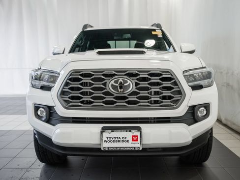 Used 2023 Toyota Tacoma TRD Sport w/ Technology Package AWD/4WD image 2