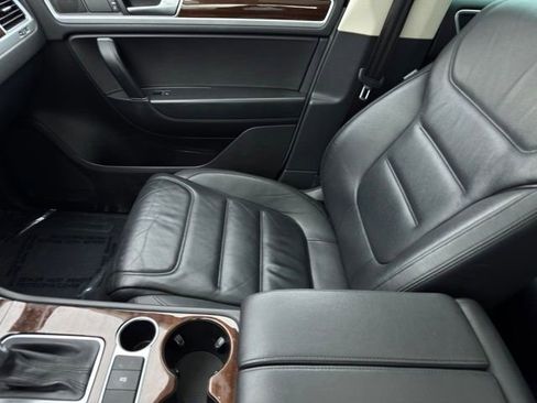 Used 2015 Volkswagen Touareg TDI AWD/4WD image 23