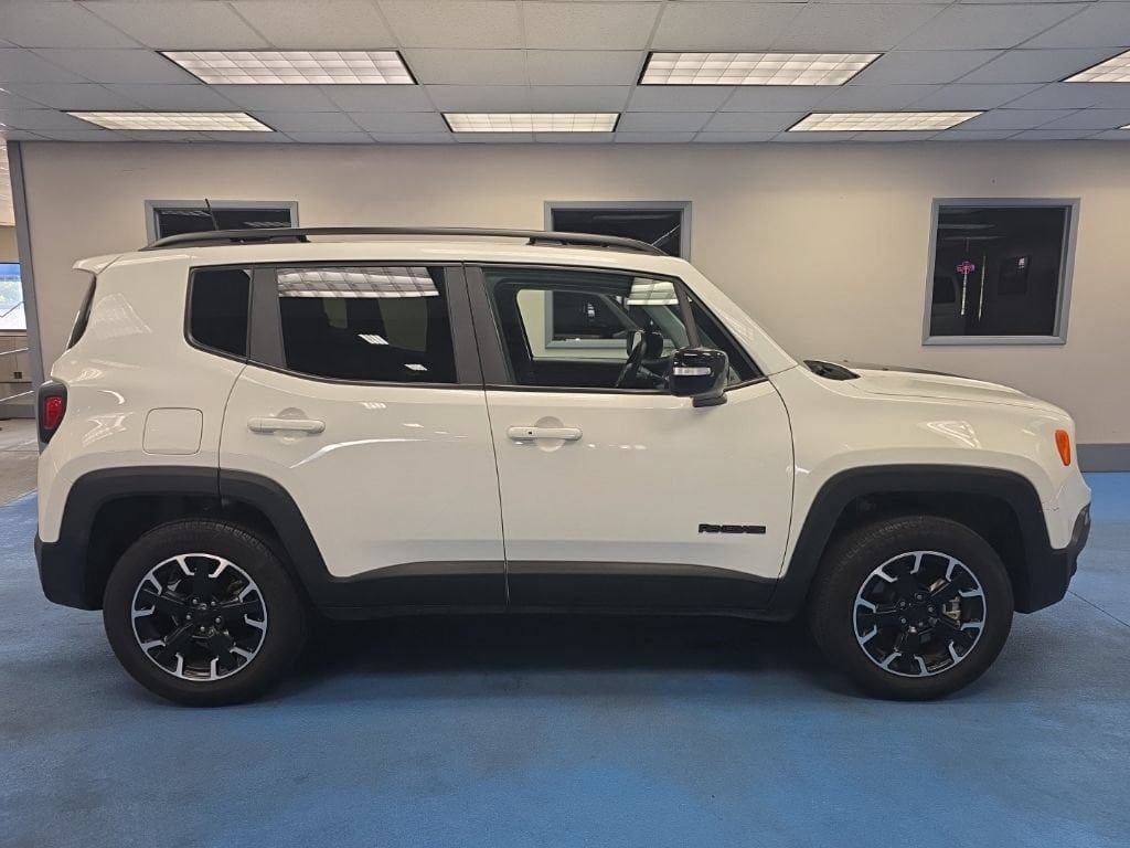 Used 2023 Jeep Renegade Latitude AWD/4WD image 2