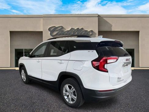 Used 2022 GMC Terrain SLE w/ Driver Convenience Package FWD image 5