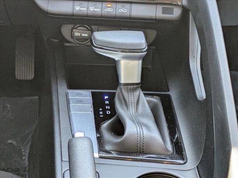 Used 2024 Hyundai Elantra SEL image 17