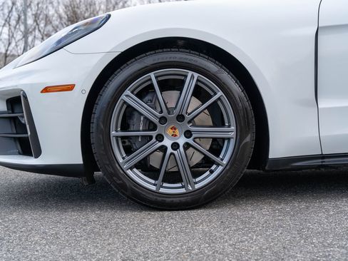 Certified 2025 Porsche Panamera 4 image 11