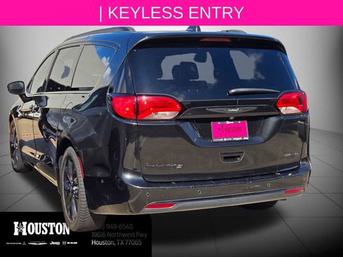 Used 2018 Chrysler Pacifica Limited w/ Advanced Safetytec Group FWD image 6