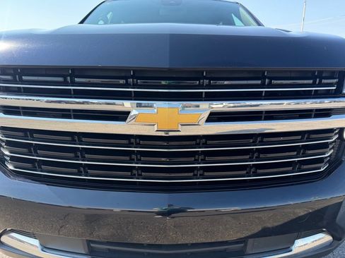 Used 2023 Chevrolet Suburban LT AWD/4WD image 7