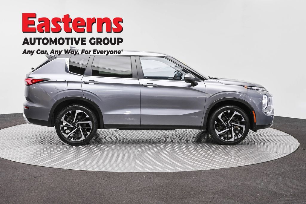 Used 2024 Mitsubishi Outlander SE AWD/4WD image 6