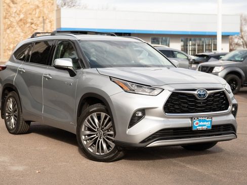 Used 2021 Toyota Highlander Platinum image 3