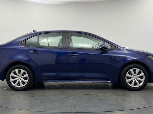 Used 2025 Toyota Corolla LE FWD image 11